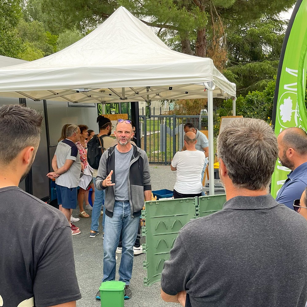 SMICTOM LGB - Stand sensibilisation 4