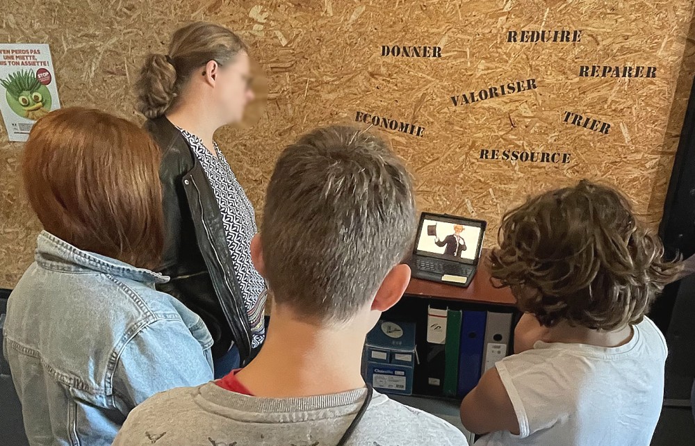 Découverte de l’histoire mystérieuse du jeu d’évasion dans le bus à la fête du savoir-faire de Prayssas- 2024